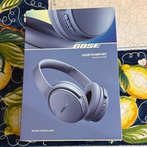 Bose QuietComfort Headphones in Blue